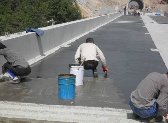 混凝土橋面防水黏結層施工技術(shù)的要點(diǎn).jpg 混凝土橋面防水黏結層施工技術(shù)的要點(diǎn).jpg